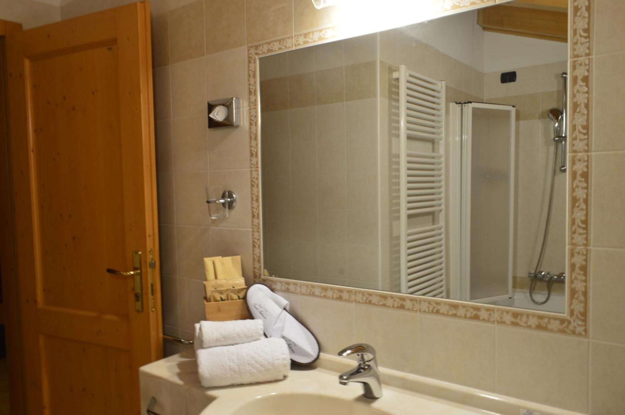 Hotel Garni Sant'Antonio Con Spa Мадонна-ди-Кампильо Экстерьер фото